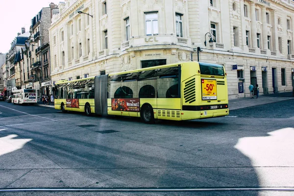Reims Fransa 02 Temmuz 2018 toplu taşıma otobüs Fransa Reims şehir sabah görünümünü