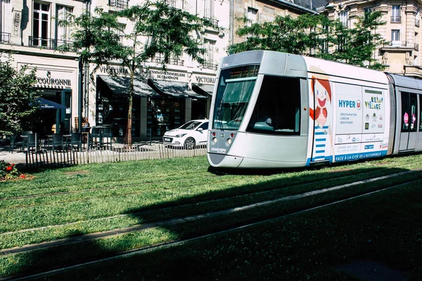 Reims Fransa 02 Temmuz 2018 tramvay ve tramvay Fransa Reims şehir sabah görünümü