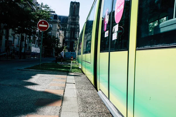Reims Fransa 02 Temmuz 2018 tramvay ve tramvay Fransa Reims şehir sabah görünümü