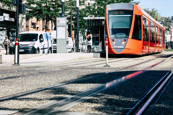 Reims Fransa 02 Temmuz 2018 tramvay ve tramvay Fransa Reims şehir sabah görünümü