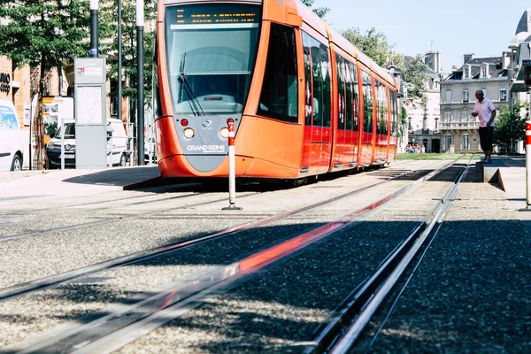 Reims Fransa 02 Temmuz 2018 tramvay ve tramvay Fransa Reims şehir sabah görünümü