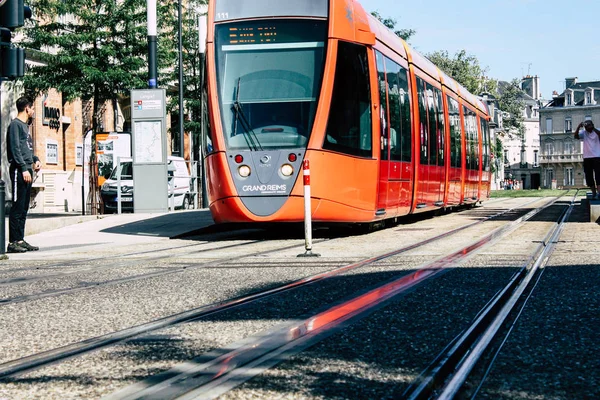 Reims Fransa 02 Temmuz 2018 tramvay ve tramvay Fransa Reims şehir sabah görünümü