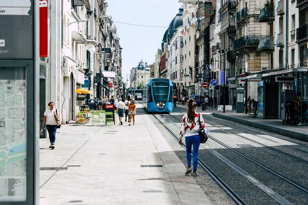 Reims Fransa 02 Temmuz 2018 tramvay ve tramvay Fransa Reims şehir sabah görünümü