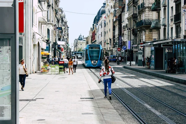 Reims Fransa 02 Temmuz 2018 tramvay ve tramvay Fransa Reims şehir sabah görünümü
