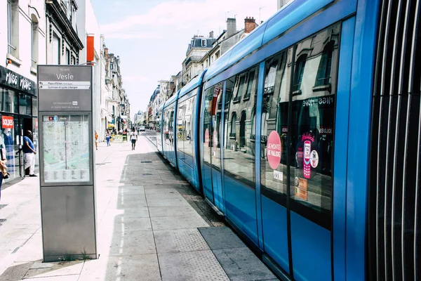 Reims Fransa 02 Temmuz 2018 tramvay ve tramvay Fransa Reims şehir sabah görünümü