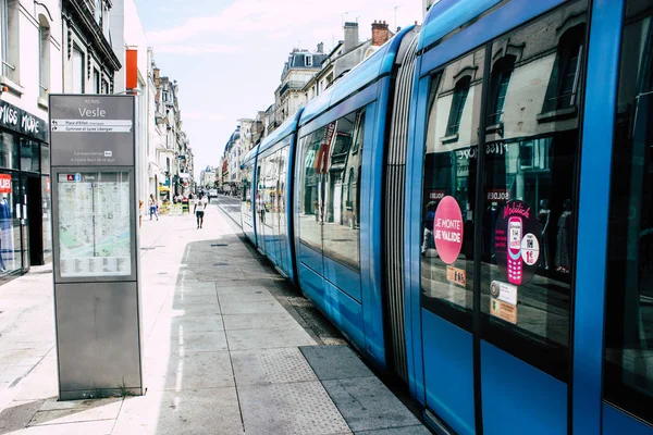 Reims Fransa 02 Temmuz 2018 tramvay ve tramvay Fransa Reims şehir sabah görünümü