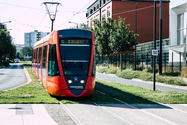Reims Fransa 02 Temmuz 2018 tramvay ve tramvay Fransa Reims şehir sabah görünümü