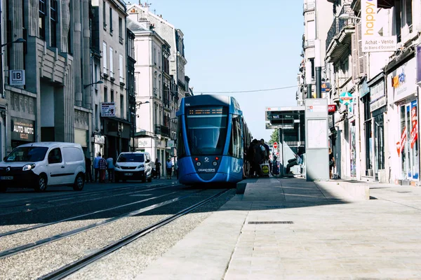 Reims Fransa 02 Temmuz 2018 tramvay ve tramvay Fransa Reims şehir sabah görünümü