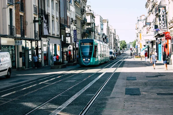 Reims Fransa 02 Temmuz 2018 tramvay ve tramvay Fransa Reims şehir sabah görünümü