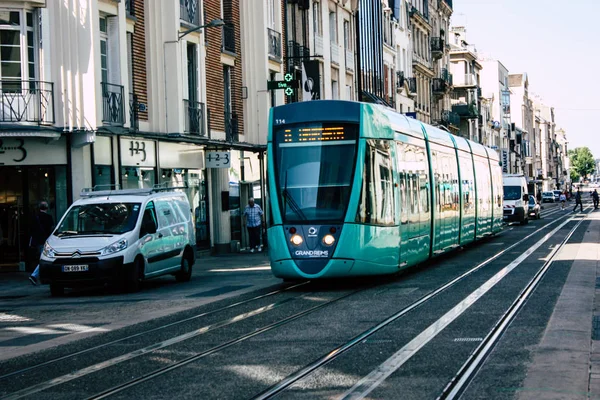 Reims Fransa 02 Temmuz 2018 tramvay ve tramvay Fransa Reims şehir sabah görünümü