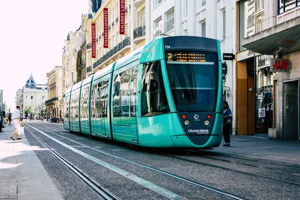 Reims Fransa 02 Temmuz 2018 tramvay ve tramvay Fransa Reims şehir sabah görünümü