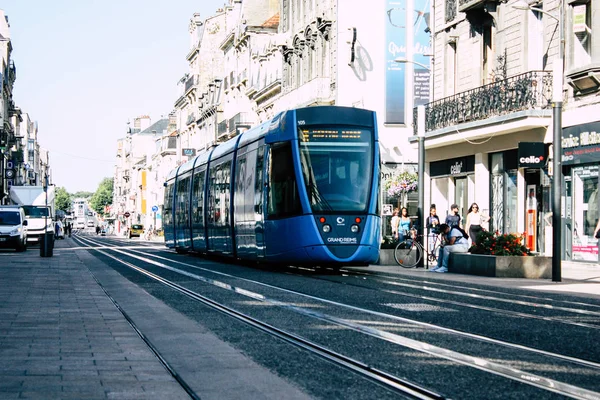 Reims Fransa 02 Temmuz 2018 tramvay ve tramvay Fransa Reims şehir sabah görünümü
