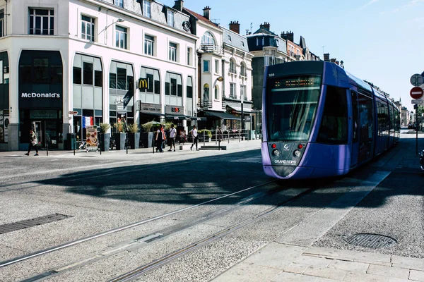 Reims Fransa 02 Temmuz 2018 tramvay ve tramvay Fransa Reims şehir sabah görünümü
