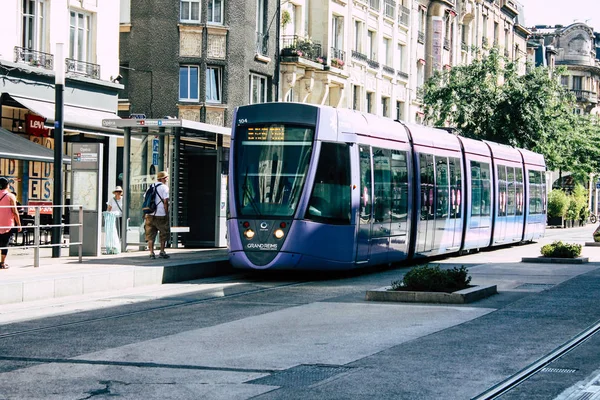 Reims Fransa 02 Temmuz 2018 tramvay ve tramvay Fransa Reims şehir sabah görünümü