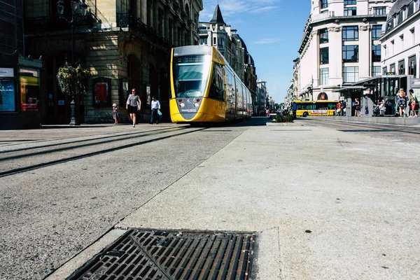 Reims Fransa 02 Temmuz 2018 tramvay ve tramvay Fransa Reims şehir sabah görünümü