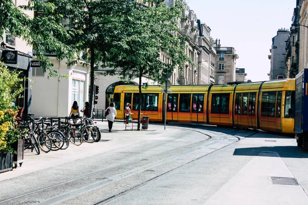 Reims Fransa 02 Temmuz 2018 tramvay ve tramvay Fransa Reims şehir sabah görünümü