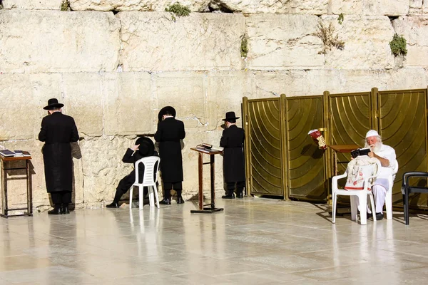 Kudüs İsrail 20 Haziran 2018 görüntülemek bilinmeyenli insanlar dua eden önü Western Wall Eski Kudüs şehri akşam