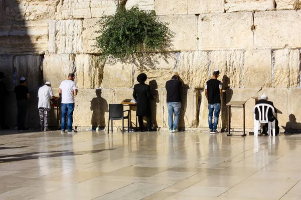 Kudüs İsrail 20 Haziran 2018 görüntülemek bilinmeyenli insanlar dua eden önü Western Wall Eski Kudüs şehri akşam