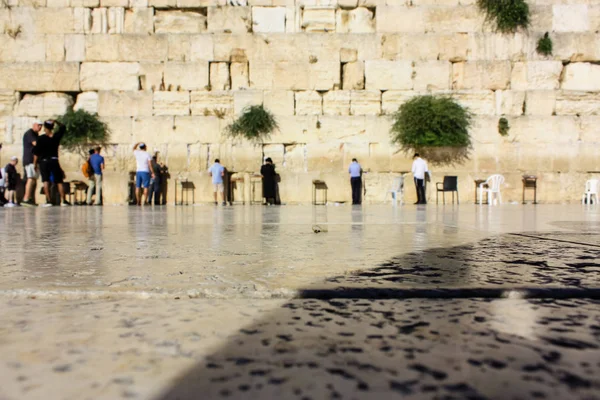 Gerusalemme Israele Giugno 2018 Veduta Persone Sconosciute Che Pregano Davanti — Foto Stock