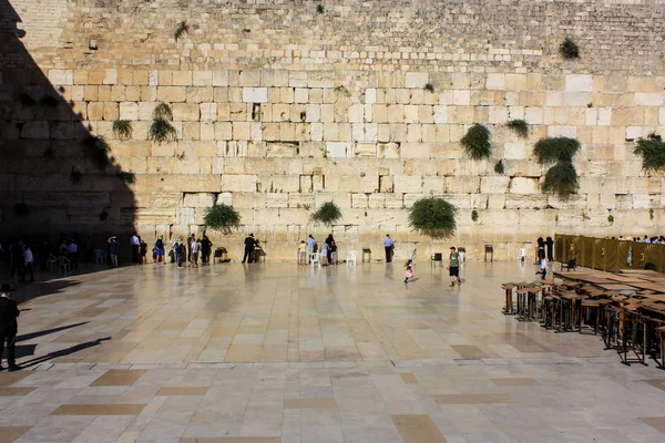 Kudüs İsrail 20 Haziran 2018 görüntülemek bilinmeyenli insanlar dua eden önü Western Wall Eski Kudüs şehri akşam