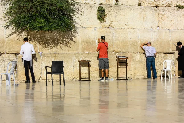 Kudüs İsrail 20 Haziran 2018 görüntülemek bilinmeyenli insanlar dua eden önü Western Wall Eski Kudüs şehri akşam