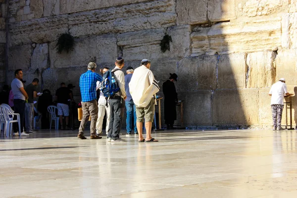 Kudüs İsrail 20 Haziran 2018 görüntülemek bilinmeyenli insanlar dua eden önü Western Wall Eski Kudüs şehri akşam