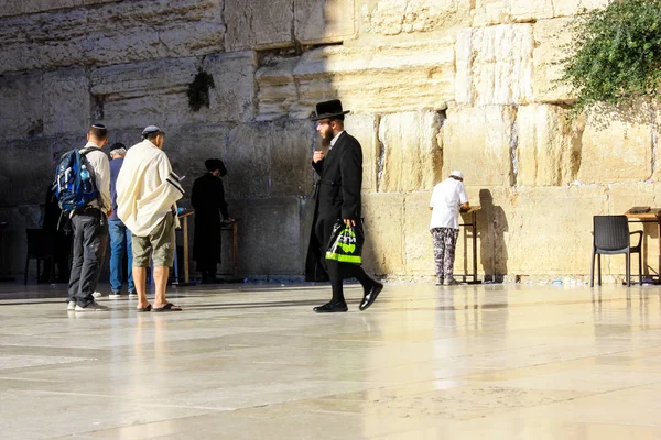 Kudüs İsrail 20 Haziran 2018 görüntülemek bilinmeyenli insanlar dua eden önü Western Wall Eski Kudüs şehri akşam