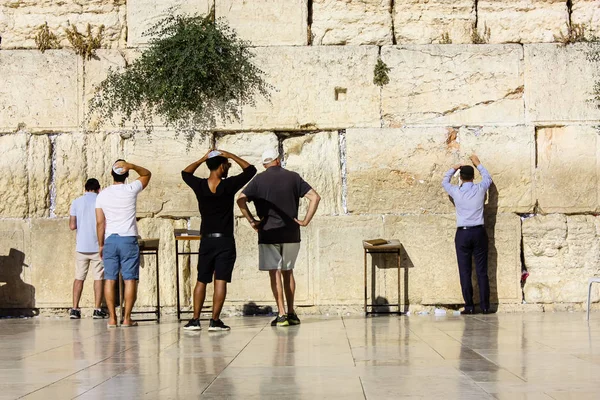 Kudüs İsrail 20 Haziran 2018 görüntülemek bilinmeyenli insanlar dua eden önü Western Wall Eski Kudüs şehri akşam