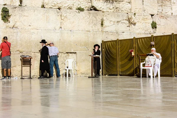 Kudüs İsrail 20 Haziran 2018 görüntülemek bilinmeyenli insanlar dua eden önü Western Wall Eski Kudüs şehri akşam