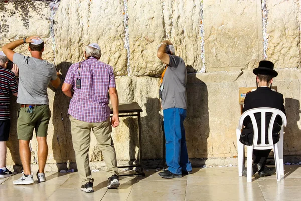 Kudüs İsrail 20 Haziran 2018 görüntülemek bilinmeyenli insanlar dua eden önü Western Wall Eski Kudüs şehri akşam