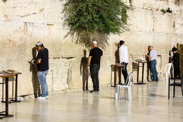 Kudüs İsrail 20 Haziran 2018 görüntülemek bilinmeyenli insanlar dua eden önü Western Wall Eski Kudüs şehri akşam