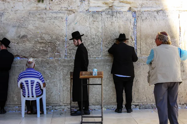 Kudüs İsrail 20 Haziran 2018 görüntülemek bilinmeyenli insanlar dua eden önü Western Wall Eski Kudüs şehri akşam