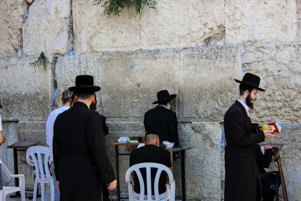 Kudüs İsrail 20 Haziran 2018 görüntülemek bilinmeyenli insanlar dua eden önü Western Wall Eski Kudüs şehri akşam