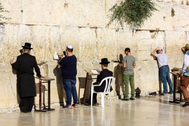 Kudüs İsrail 20 Haziran 2018 görüntülemek bilinmeyenli insanlar dua eden önü Western Wall Eski Kudüs şehri akşam