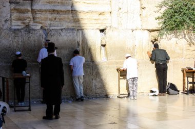 Kudüs İsrail 20 Haziran 2018 görüntülemek bilinmeyenli insanlar dua eden önü Western Wall Eski Kudüs şehri akşam