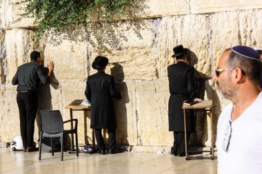 Kudüs İsrail 20 Haziran 2018 görüntülemek bilinmeyenli insanlar dua eden önü Western Wall Eski Kudüs şehri akşam