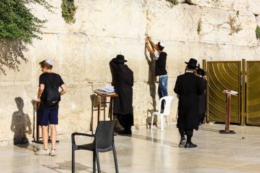 Kudüs İsrail 20 Haziran 2018 görüntülemek bilinmeyenli insanlar dua eden önü Western Wall Eski Kudüs şehri akşam