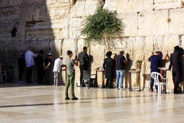 Kudüs İsrail 20 Haziran 2018 görüntülemek bilinmeyenli insanlar dua eden önü Western Wall Eski Kudüs şehri akşam