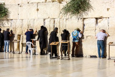 Kudüs İsrail 20 Haziran 2018 görüntülemek bilinmeyenli insanlar dua eden önü Western Wall Eski Kudüs şehri akşam