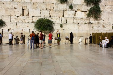 Kudüs İsrail 20 Haziran 2018 görüntülemek bilinmeyenli insanlar dua eden önü Western Wall Eski Kudüs şehri akşam