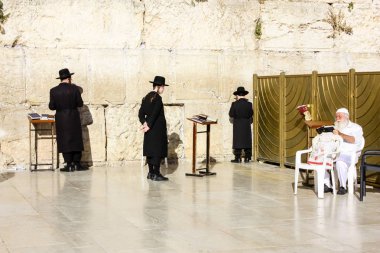 Kudüs İsrail 20 Haziran 2018 görüntülemek bilinmeyenli insanlar dua eden önü Western Wall Eski Kudüs şehri akşam