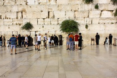 Kudüs İsrail 20 Haziran 2018 görüntülemek bilinmeyenli insanlar dua eden önü Western Wall Eski Kudüs şehri akşam