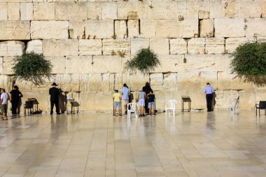 Kudüs İsrail 20 Haziran 2018 görüntülemek bilinmeyenli insanlar dua eden önü Western Wall Eski Kudüs şehri akşam