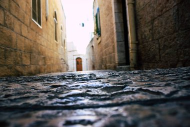 Kudüs İsrail 09 Haziran 2018 Eski Kudüs şehri, öğleden sonra zemin seviyesinden sokak görünümü