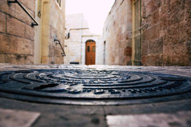 Kudüs İsrail 09 Haziran 2018 Eski Kudüs şehri, öğleden sonra zemin seviyesinden sokak görünümü