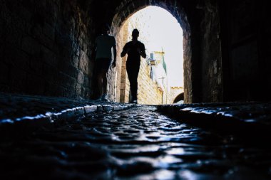 Kudüs İsrail 09 Haziran 2018 Eski Kudüs şehri, öğleden sonra zemin seviyesinden sokak görünümü