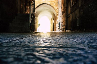 Kudüs İsrail 09 Haziran 2018 Eski Kudüs şehri, öğleden sonra zemin seviyesinden sokak görünümü