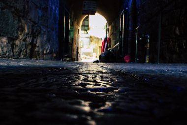 Kudüs İsrail 09 Haziran 2018 Eski Kudüs şehri, öğleden sonra zemin seviyesinden sokak görünümü