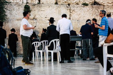 Kudüs İsrail 22 Haziran 2018 görüntülemek bilinmeyenli insanlar dua eden önü Western Wall, Kudüs'ün eski şehri akşam