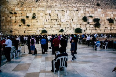 Kudüs İsrail 22 Haziran 2018 görüntülemek bilinmeyenli insanlar dua eden önü Western Wall, Kudüs'ün eski şehri akşam